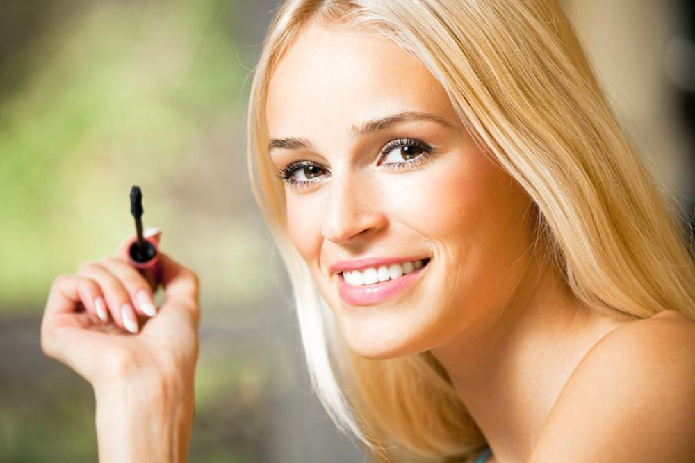 Must-Know Mascara Tips for Blonde Eyelashes